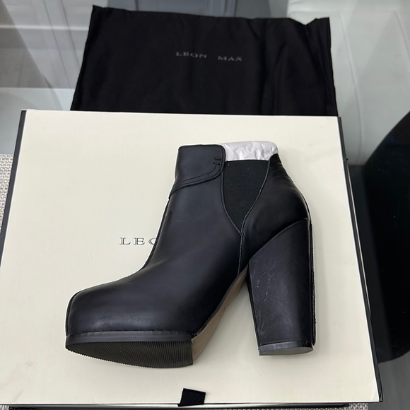 NWT $70 Leon Max | Black Vested Leather Pump - sz 8 - Picture 4 of 5